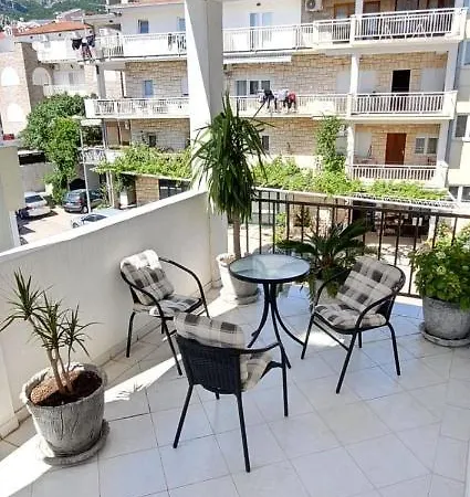 Apartment And Jasminka *