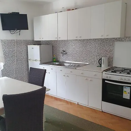 And Jasminka Apartment *