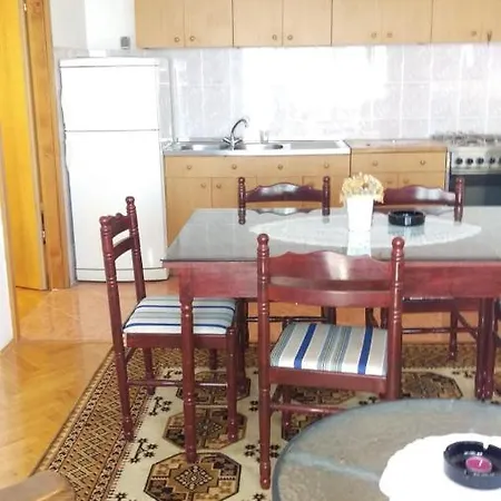 Apartment And Jasminka Makarska