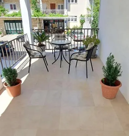 Apartment And Jasminka *
